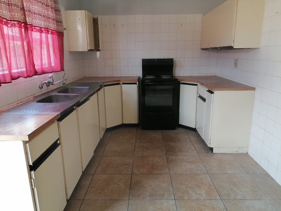 To Let 3 Bedroom Property for Rent in Geelhoutpark North West